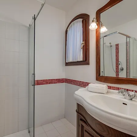 Alba Piscina Vista Mare Villa